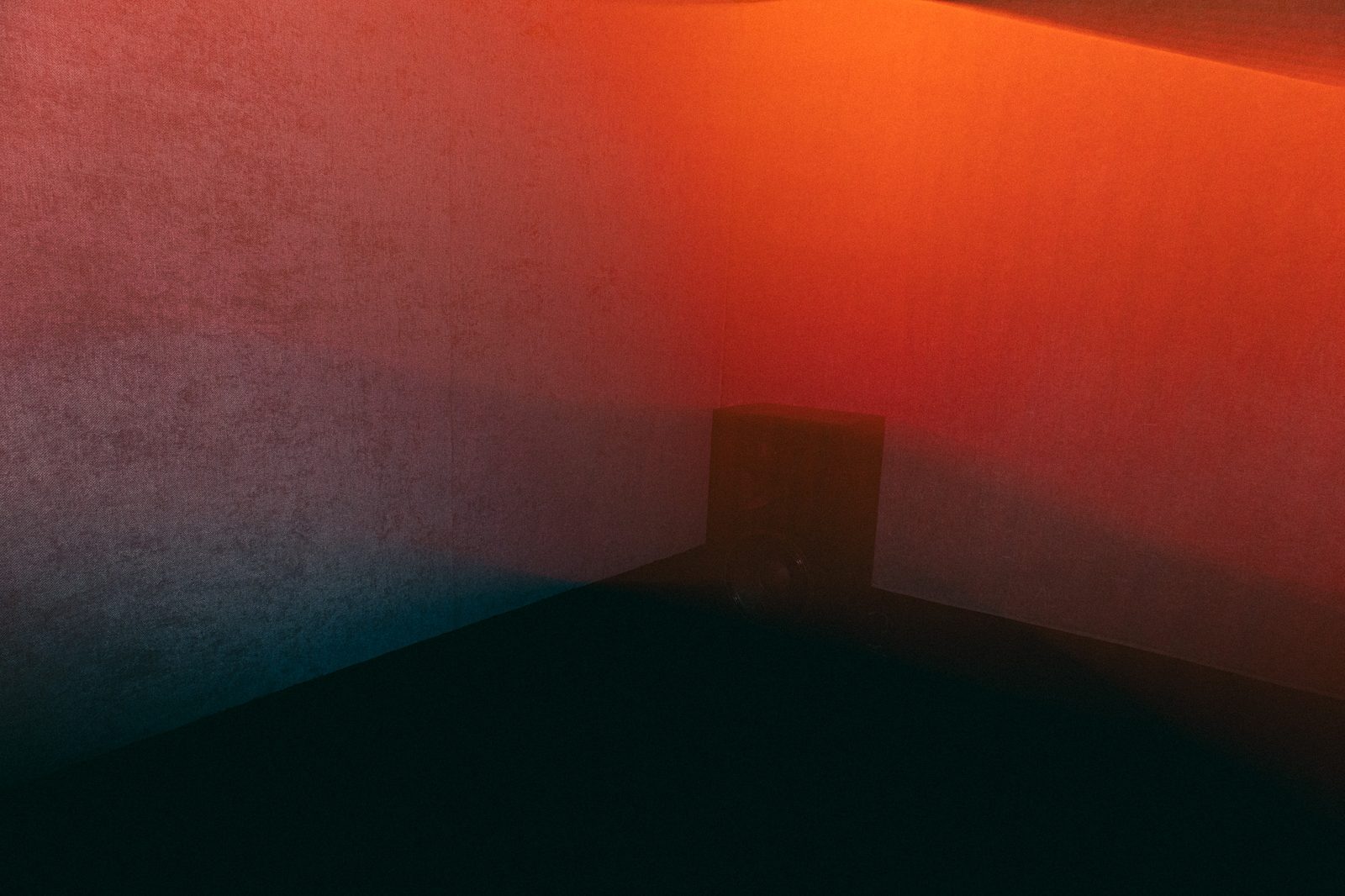 El cuarto, con la luz montada